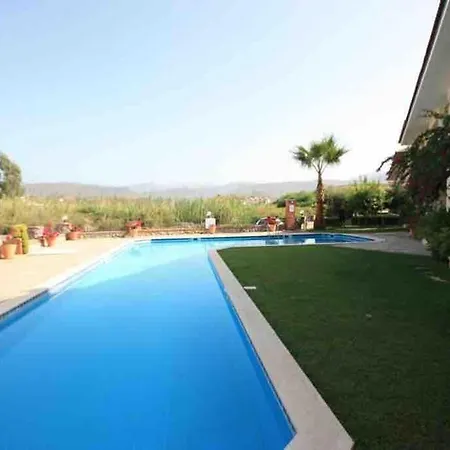 Nearby The Sea With Pool Triplex Villa