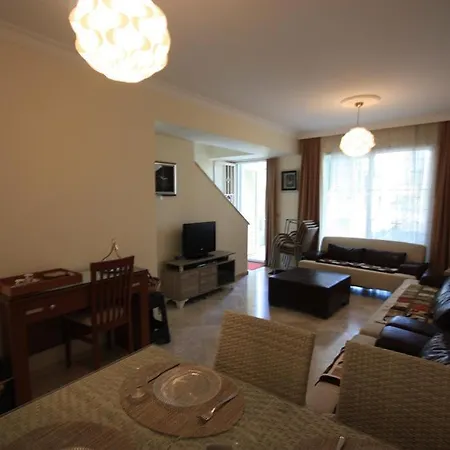 Nearby The Sea With Pool Triplex Villa